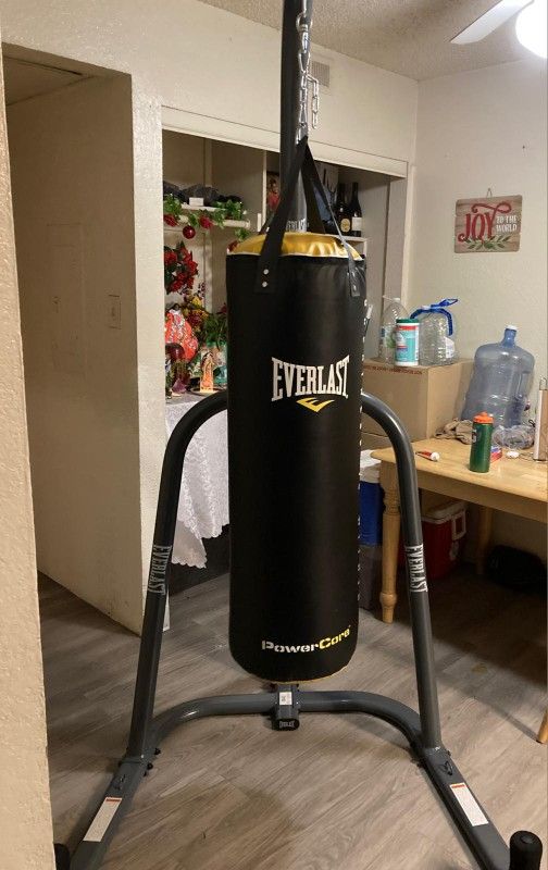 PUNCHING BAG WITH STAND