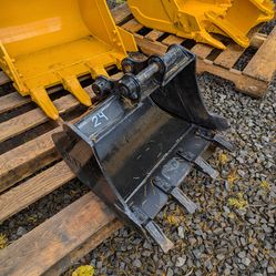 24" Cat 301 Mini Excavator Bucket