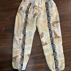 ADIDAS women’s R.Y.V camo lined tapered Track Pants Hip Hop. Size M. Hard To Find 