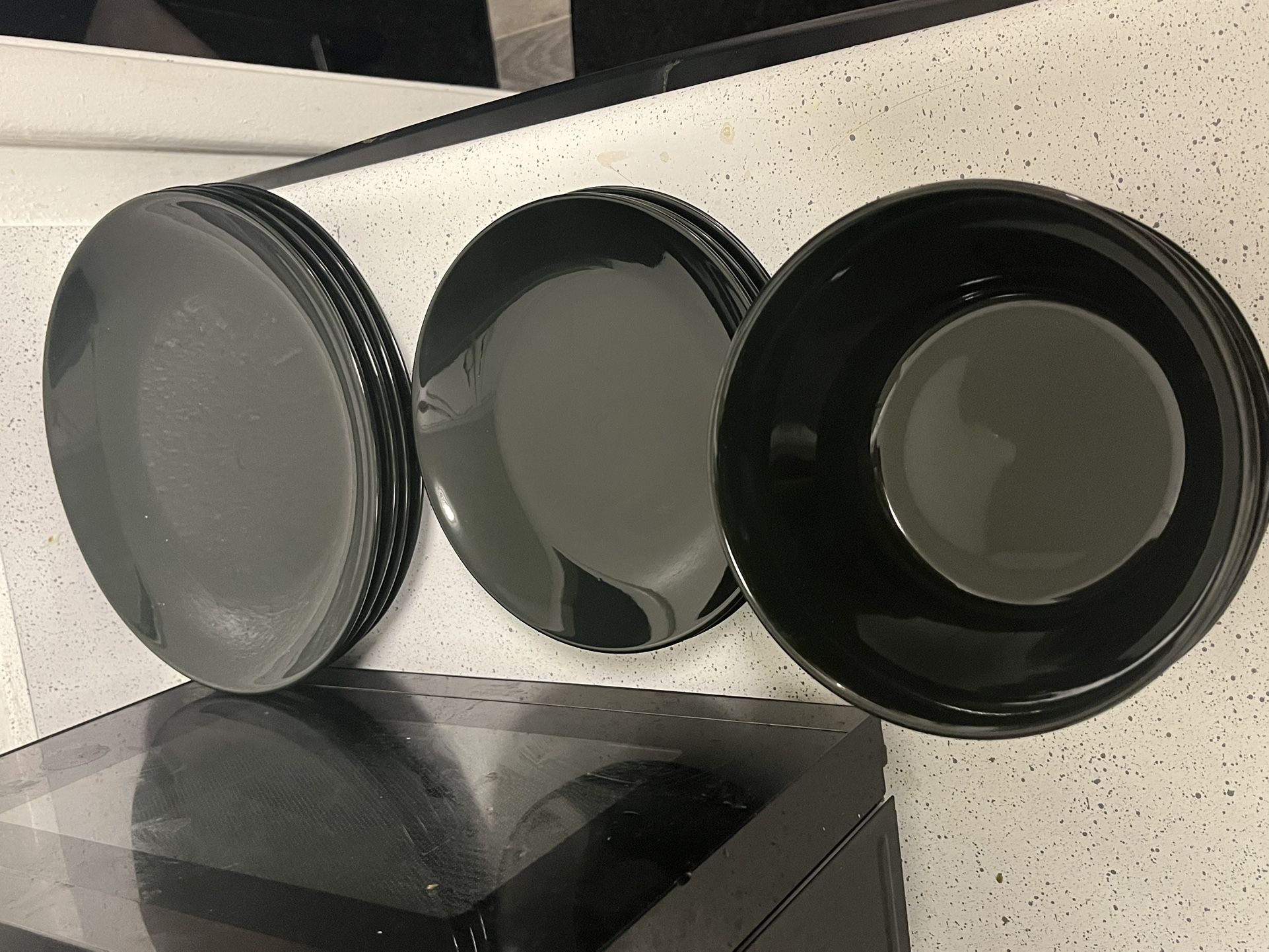 4 bowl and 8 plate ceramic set