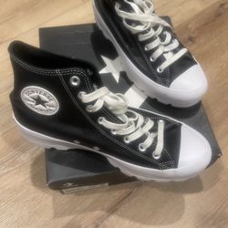 Converse Size 10  Women Black/white 