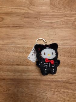 Hello kitty halloween keychain
