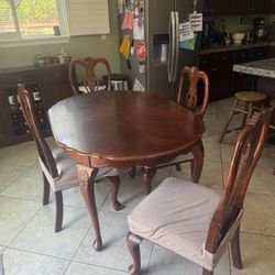 Dinning Room/Kitchen Table With Chairs