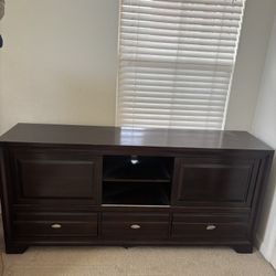 Dresser/ Tv Stand 