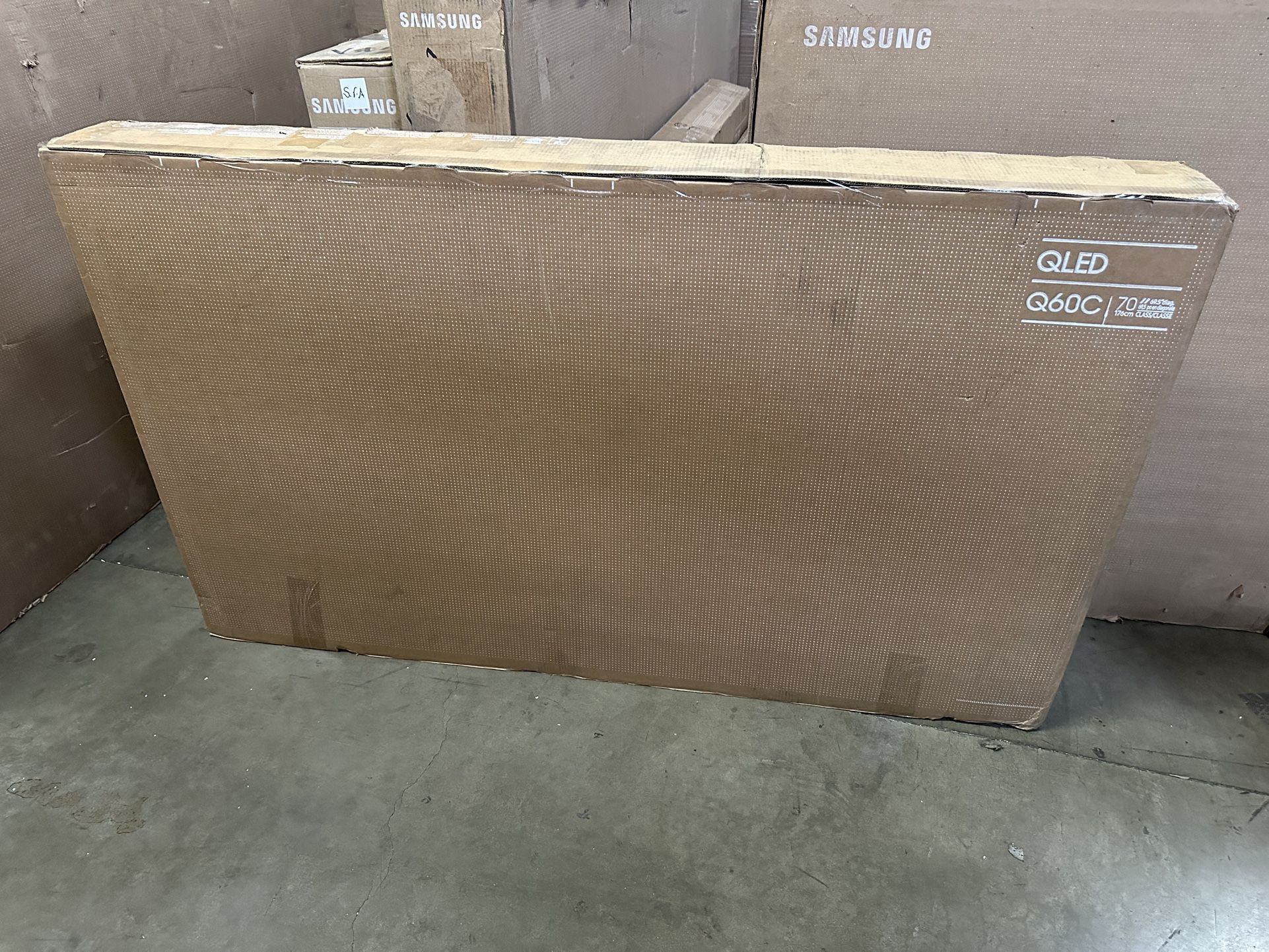 Samsung 70-Inch Class QLED 4K Q60D Series Quantum HDR Smart TV with Object Tracking Sound Lite, Motion Xcelerator, Eye Comfort Mode, Gaming Hub, Alexa