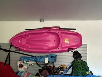 Kids Pink Kayak and paddle