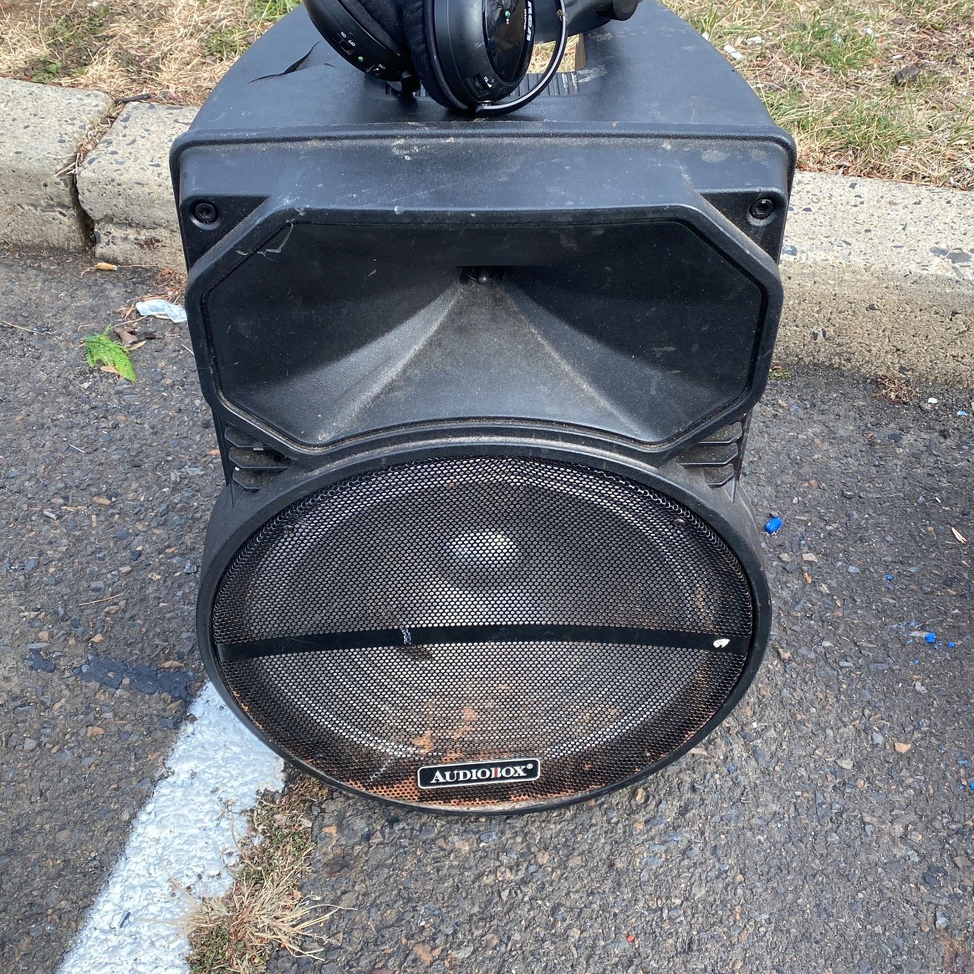 Audio Vox Speaker With Headphones