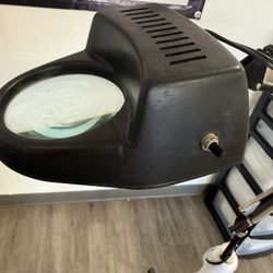 Magnifying Lamp / Lashes facials