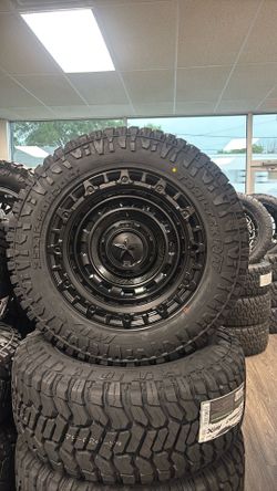 20x10 ROCKSTAR 6x5.5/6x135 on 33s AMP AT PRO