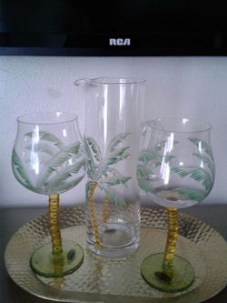 Set de copas y jarra mide 12 de alto y copas 10 de alto