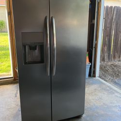 Frigidaire Refrigerator 