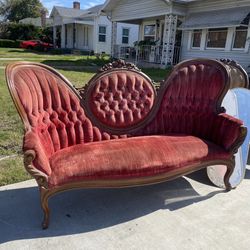 Gorgeous Victorian Couch 