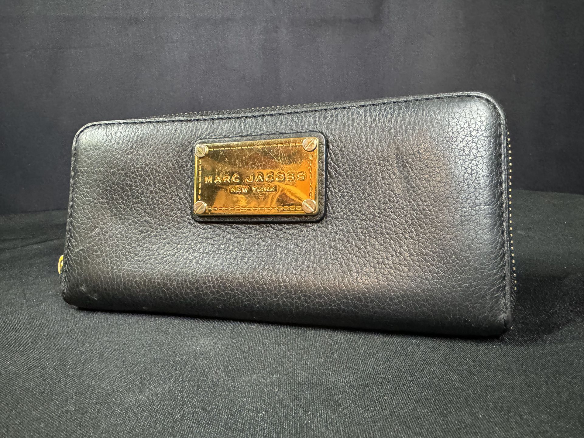Marc Jacobs New York Womens Black Pebbled Leather Zip Around  Wallet