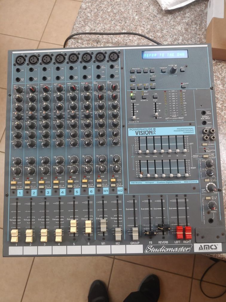 Mixer Studiomaster Powerhouse Vision 708