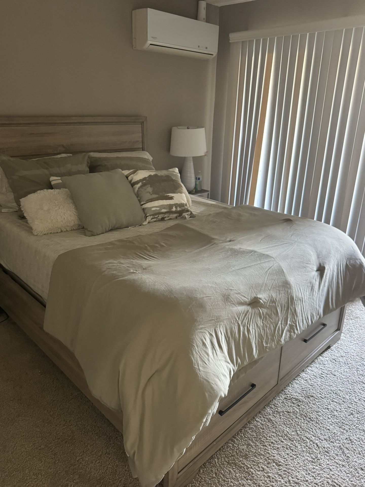 Queen Bedroom Set With 5 Drawer Dresser