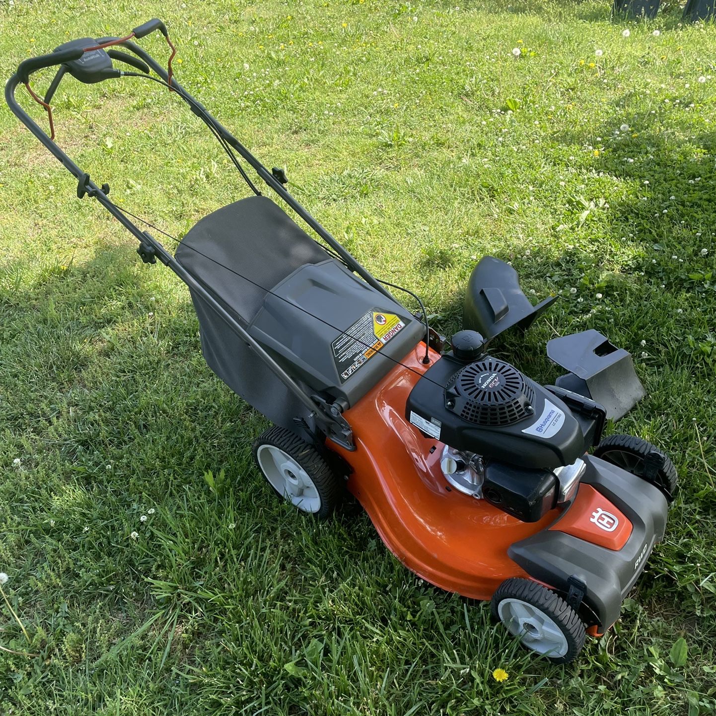 Husqvarna LC221RH 21 in. 160cc Honda Walk Behind Self Propelled RWD Gas Mower Like New. for Sale in Franklin TN OfferUp