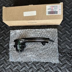 Genuine OEM Audi/Volkswagen right-side mirror turn signal lamp for 2010–2017 Audi A3, A4, S4, A5, S5, Q3, and RS5