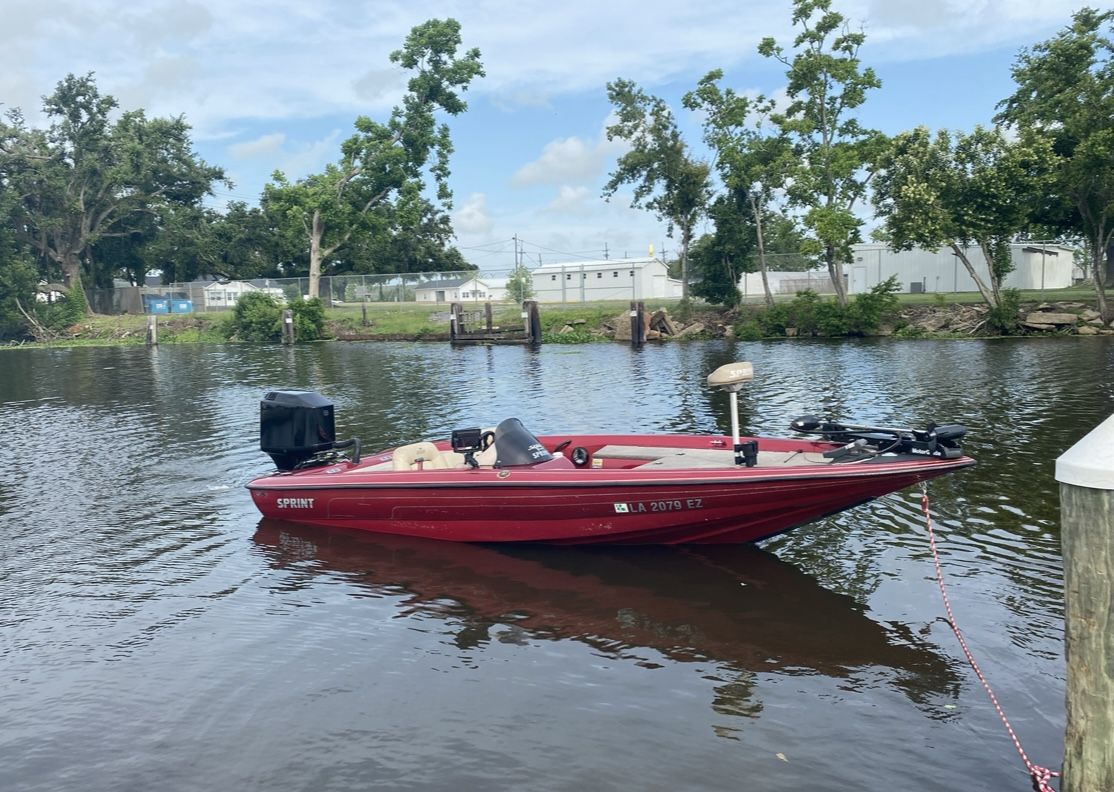 Red Sprint Bass Fishing Boat