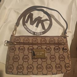 Michael Kors Logo Signature Wristlet Brown Tan Leather Fabric Top Zip