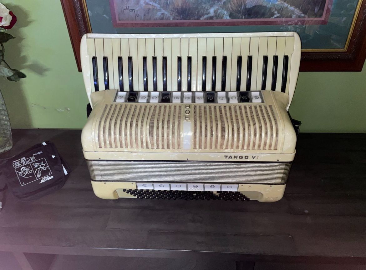 Hohner Tango VM Accordion