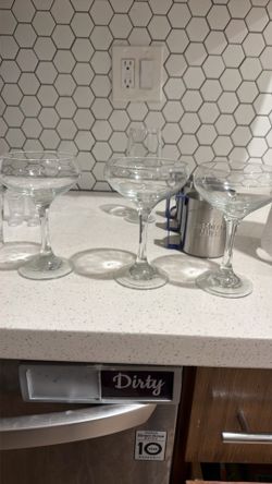 Set of 2 wine / cocktail glasses