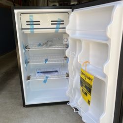 NEW Midea WHS-121LB1 Refrigerator, 3.3 Cubic Feet, Black