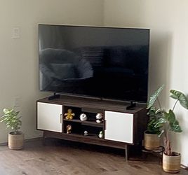 Samsung 55’’ tv with tv stand