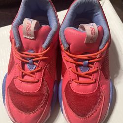 Girls Pumas 
