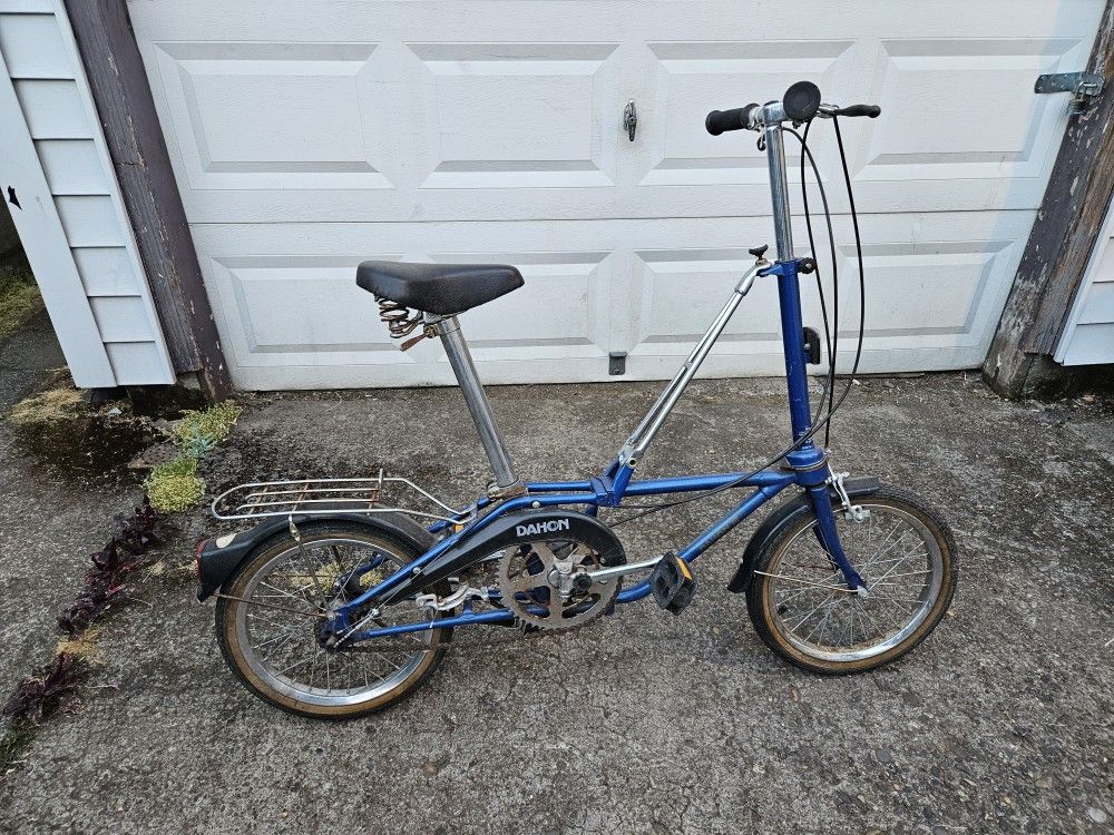 Folding DAHON bike Older Model Needs TLC And Front Wheel Leaks for