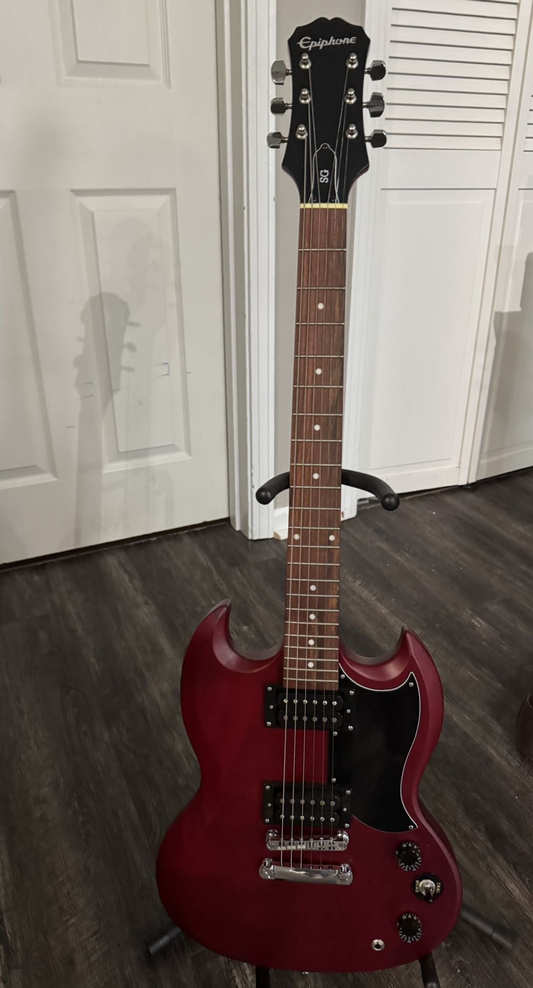 Epiphone SG Electric Guitar and Stand. Perfect Condition
