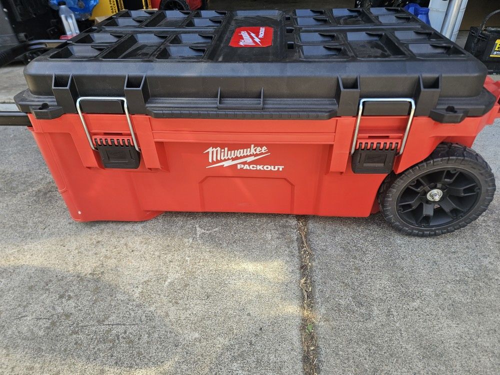 Milwaukee Packout Rolling Storage