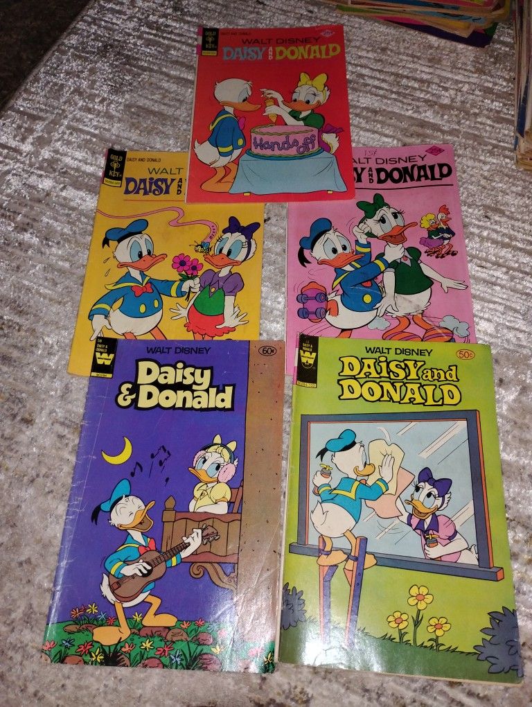 Donald And Daisy Vintage Comics