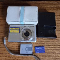 Sony Cyber-Shot DSC-S750 7.2MP Silver w/ Battery & Charger TESTED 