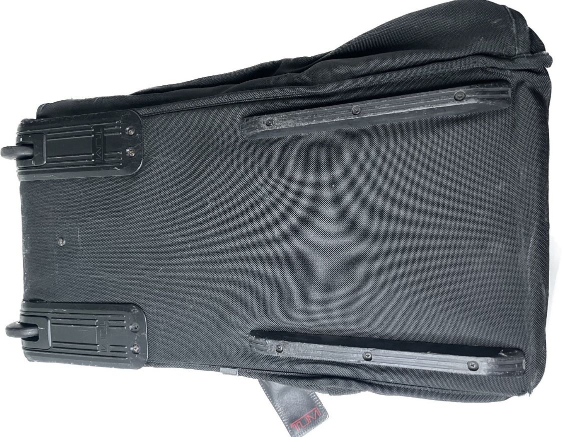 Tumi 2 Wheeled duffle bag 29