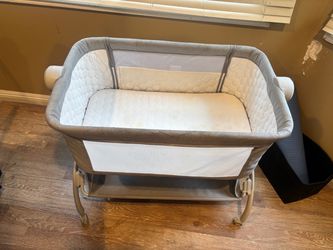 Baby Bassinet with Mattress and Wheels