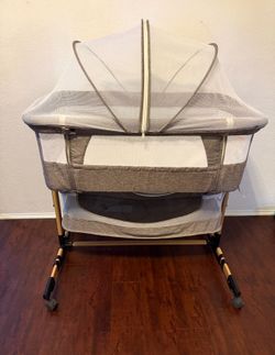 Beige baby bassinet