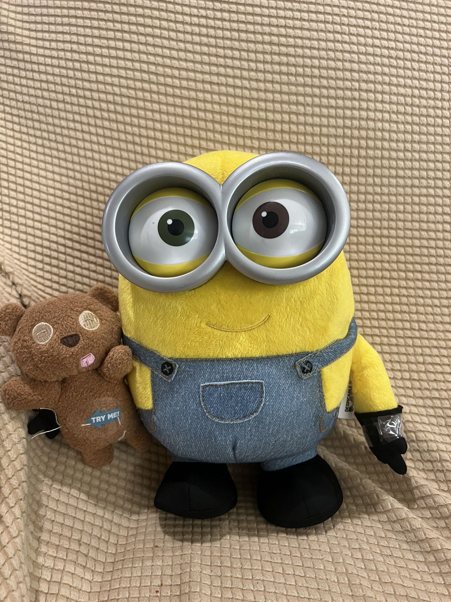 Authentic Universal Minion Bob Plush w/ Teddy Bear – Talking Toy