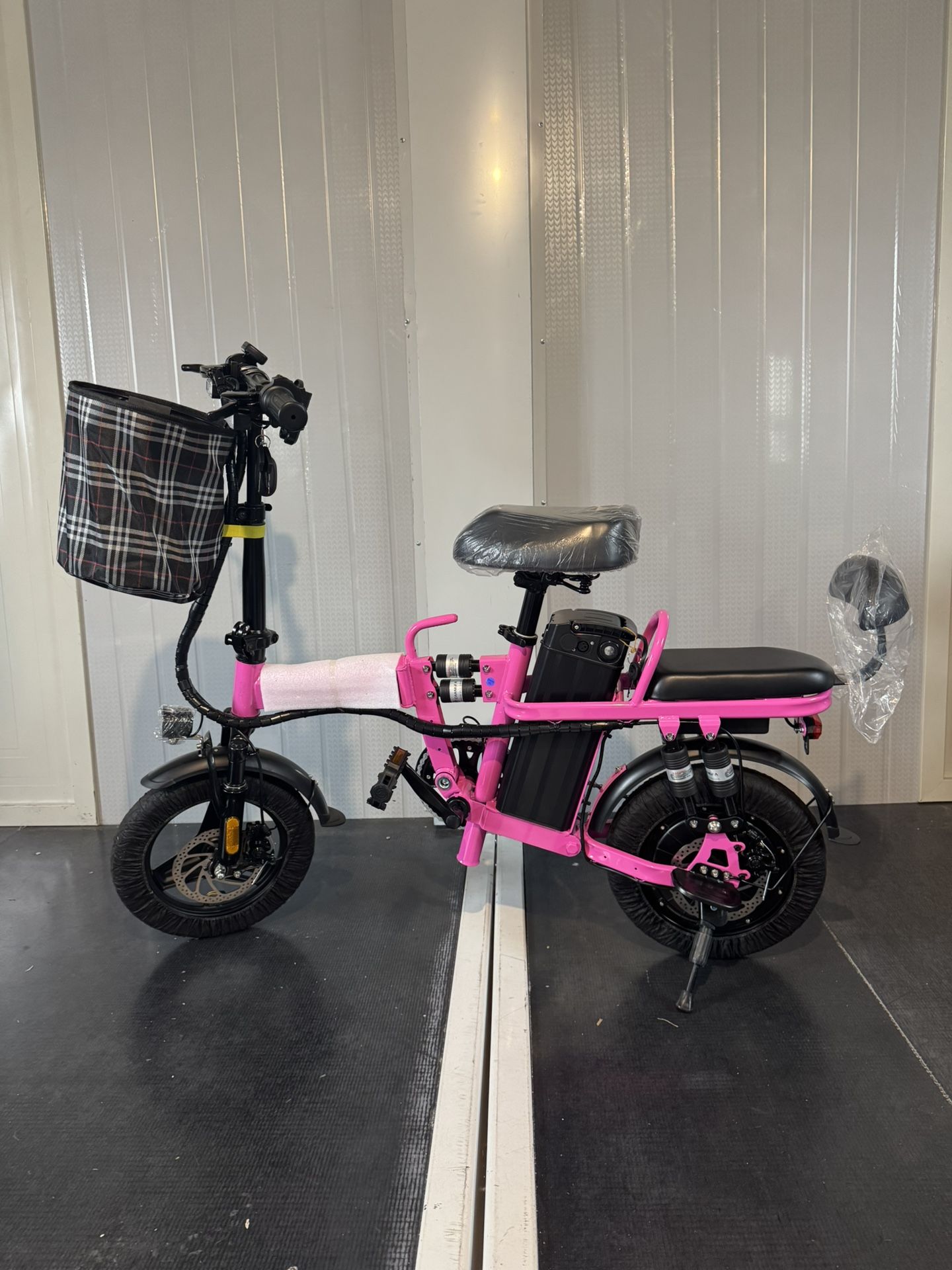 Folding electric bicycle