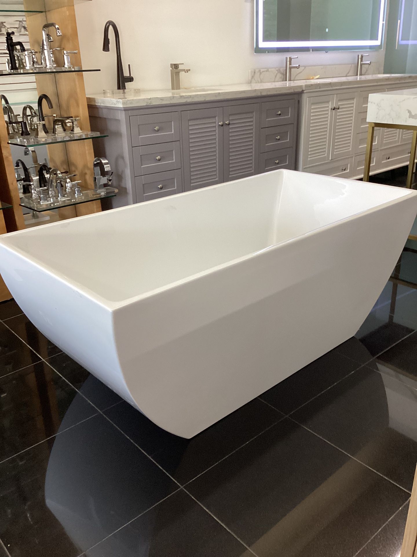 59” Freestanding Bathtub Ready For Pick up 