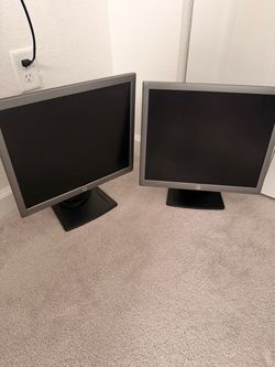 2 HP EliteDisplay E190i 18.9-inch Monitors