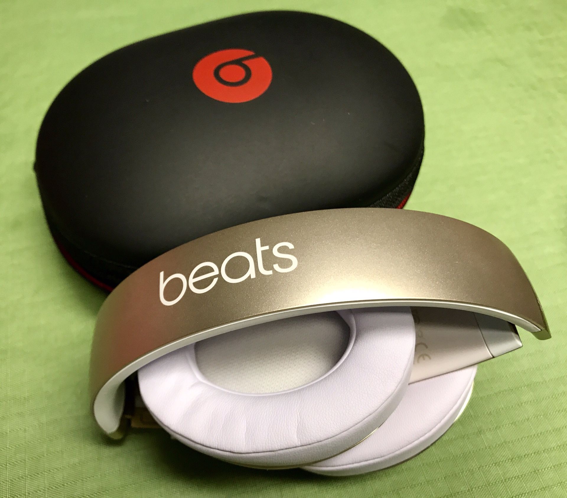 Beats Studio Wireless over-ear Headphone 2.0