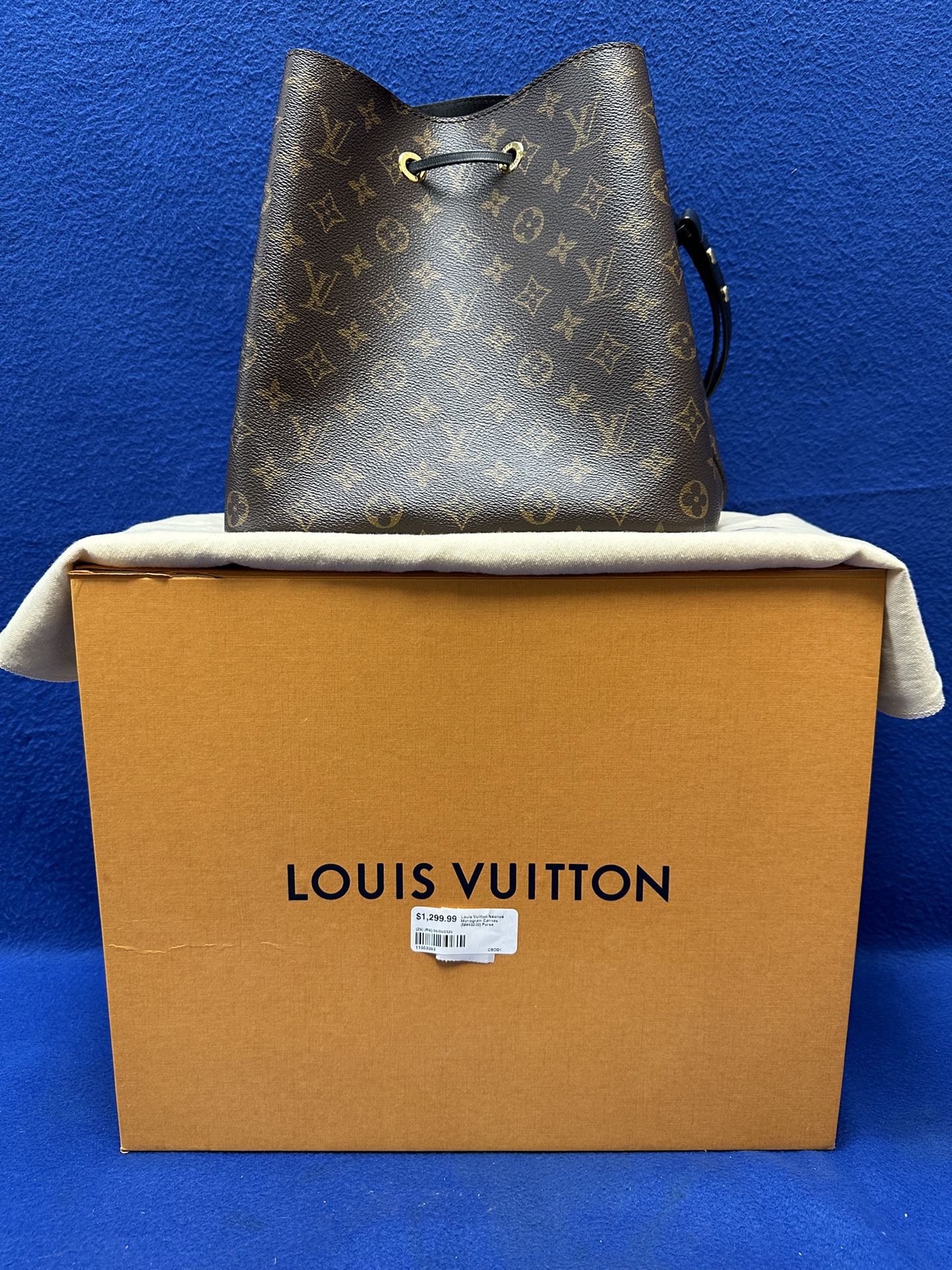 Louis Vuitton NéoNoé Monogram Canvas (M440200) Purse 11053092