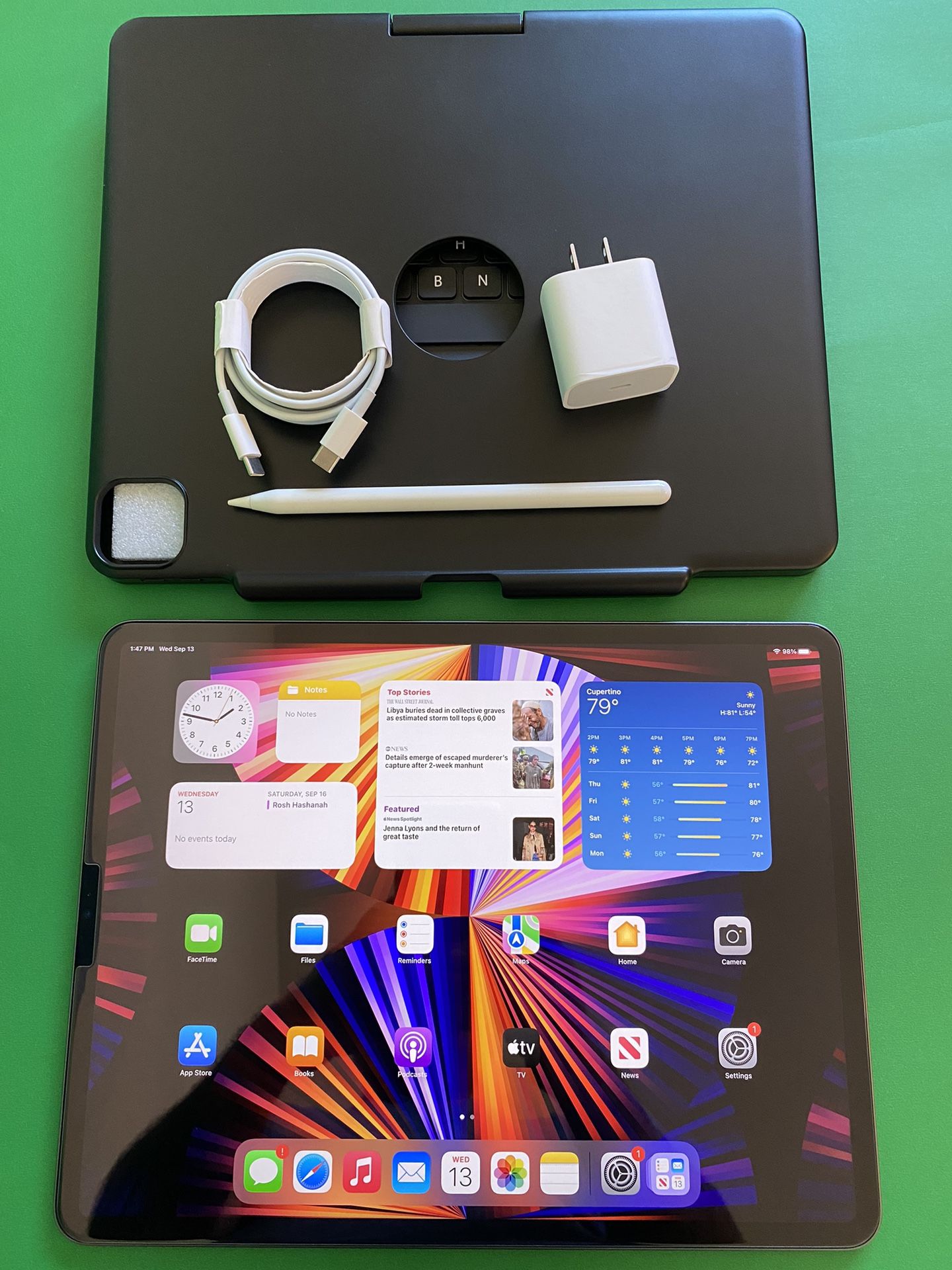 256GB Apple IPad Pro 12.9” 5th Generation (2021 Model / M1 chip / Liquid Retina XDR display) with keyboard, pen & Accessories