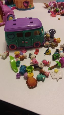 24 shopkins and bus