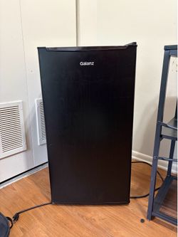 3.3 ft mini fridge for sale!