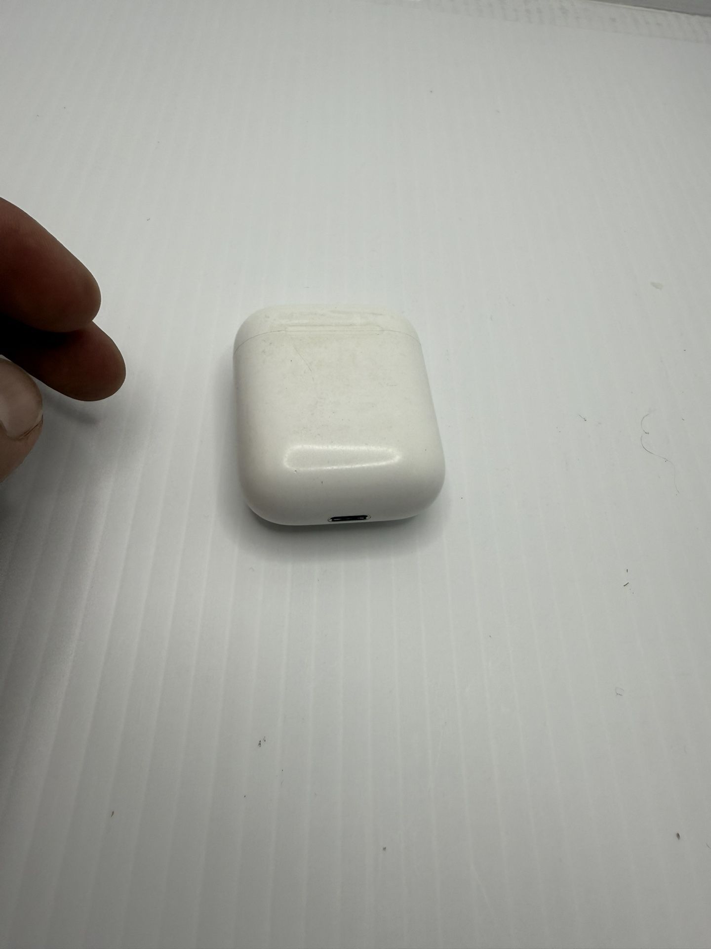 Apple AirPods 1st Generation with Charging Case (Missing the Left airpod)