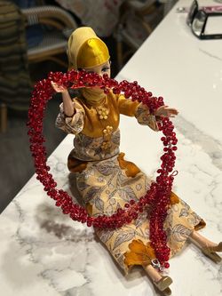 Red bed necklace