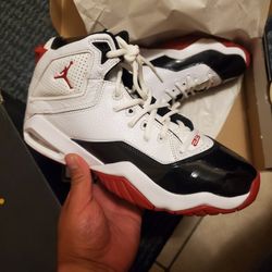 JORDAN SHOES 8.5 MEN