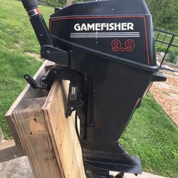 9.9 Hp Mercury Gamefisher Outboard Motor With Gas Tote  