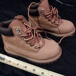 KIDS LEATHER TIMBERLAND WORK BOOTS NEVER USED SIZE IS IN ONE OF PICTURES 
